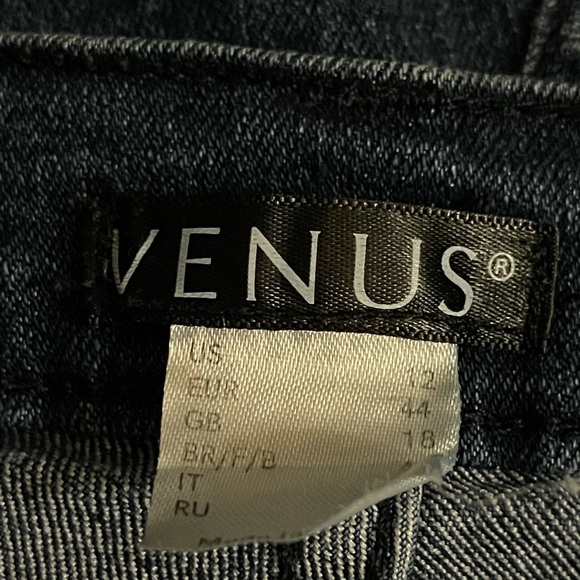 Venus Jean Capris - Picture 4 of 6